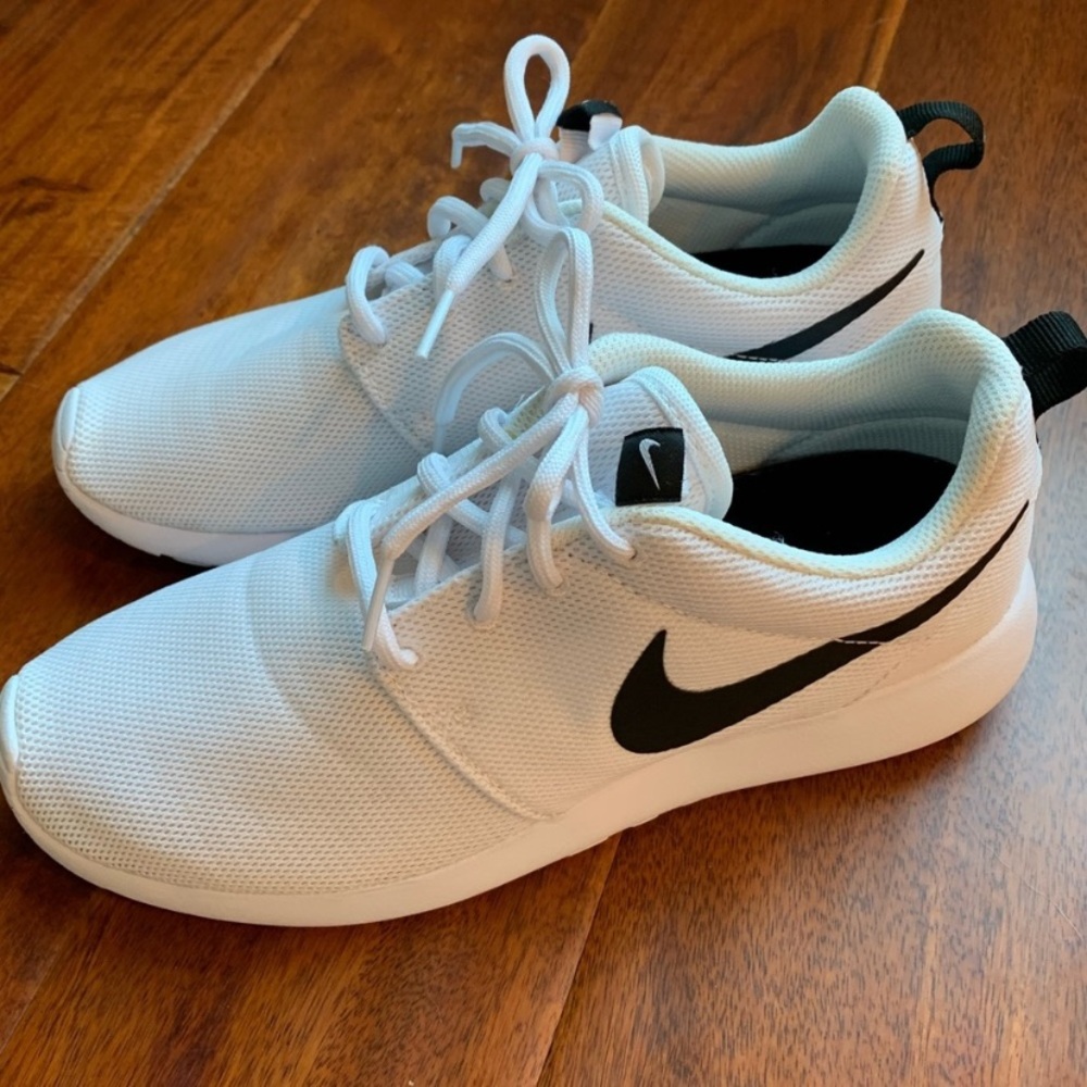 Nike tennis shoes